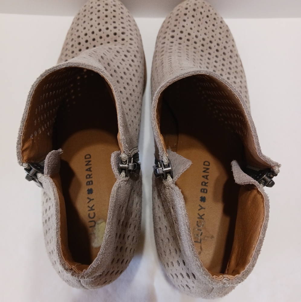 SOLD 🍀Lucky Brand Suede Taupe Booties Size 9 - Picture 8 of 9